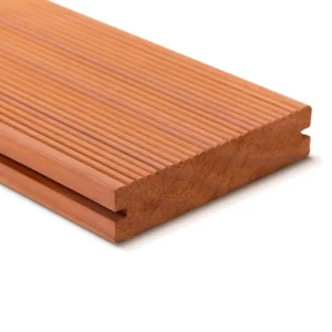Perfil de deck de pino termotratado Powerdeck, cara superior ranurada antideslizante